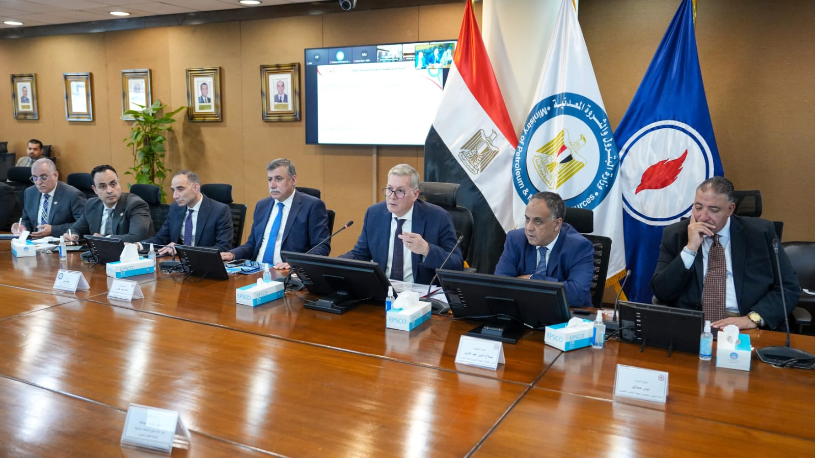 بدوي يعتمد موازنات التعاون للبترول .. ونمو قياسي لمبيعات وقود تموين السفن